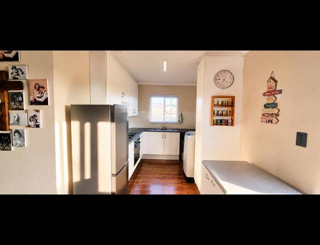2 BEDROOM TOWNHOUSE FOR SALE IN ROOIHUISKRAAL NORTH